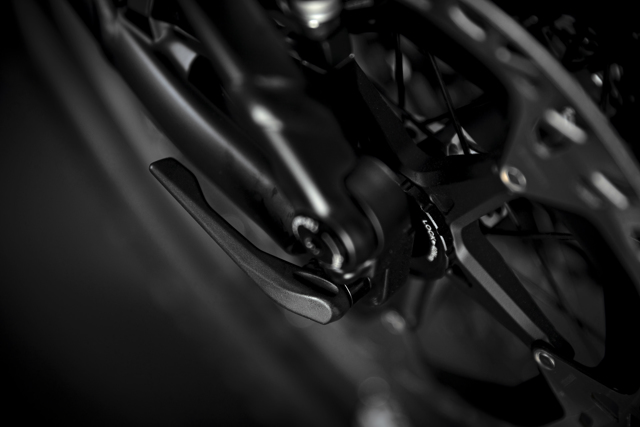 E-ONE SIXTY 8000 (RELATION)